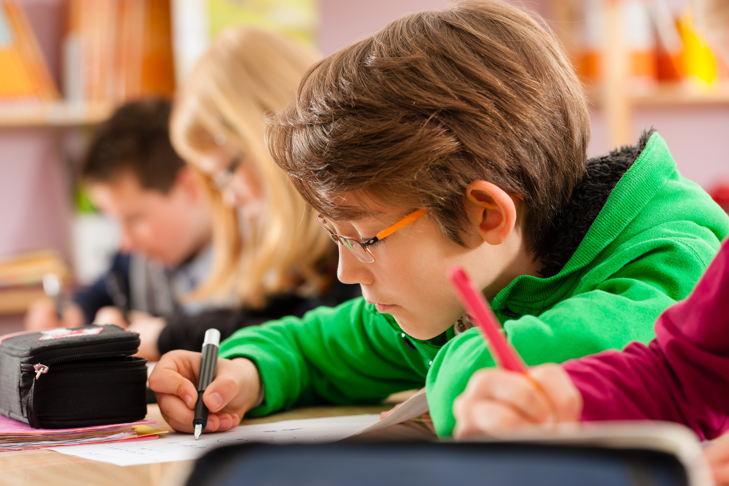 élève de primaire en classe